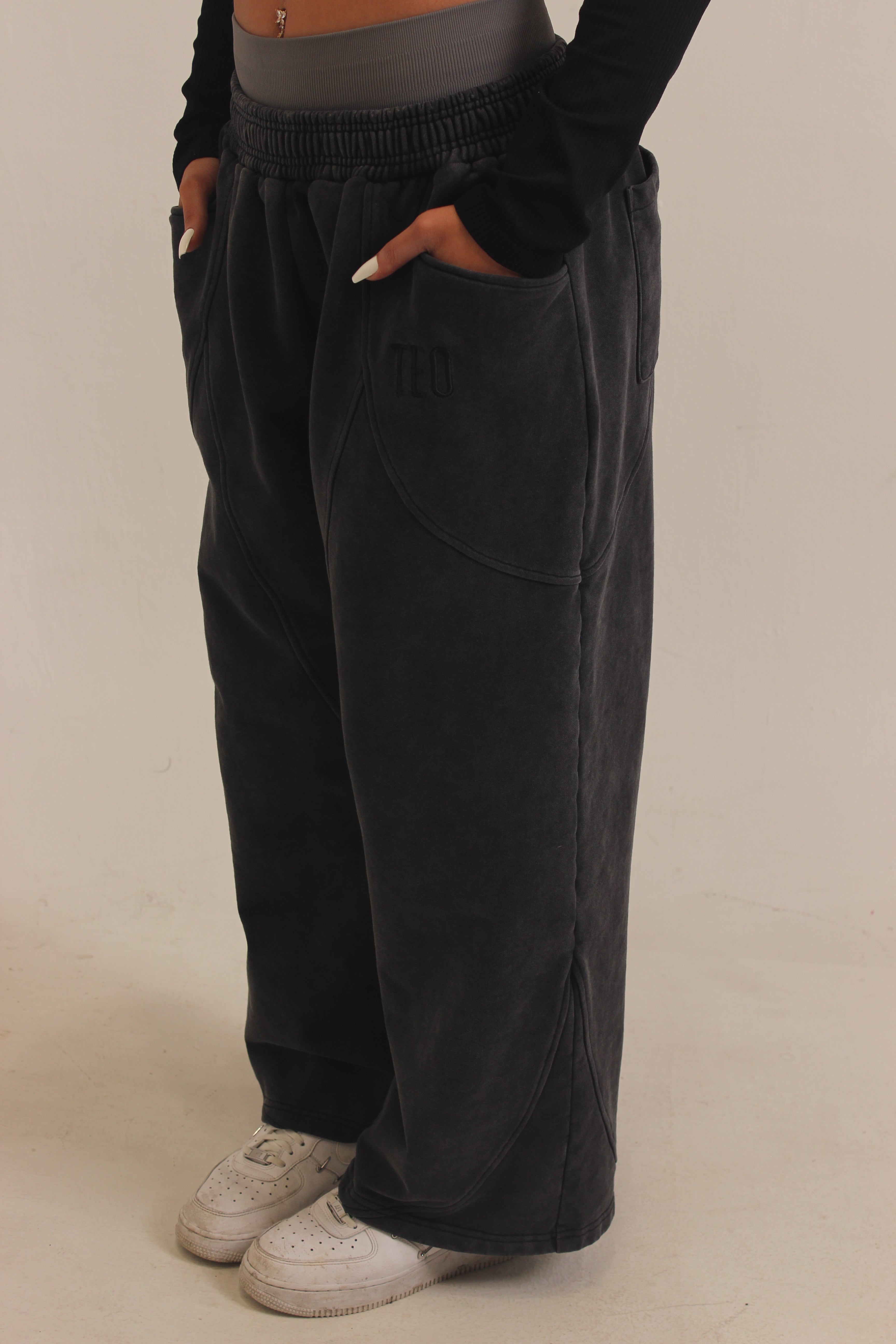 RIPPLE SWEATPANTS (CHARCOAL)