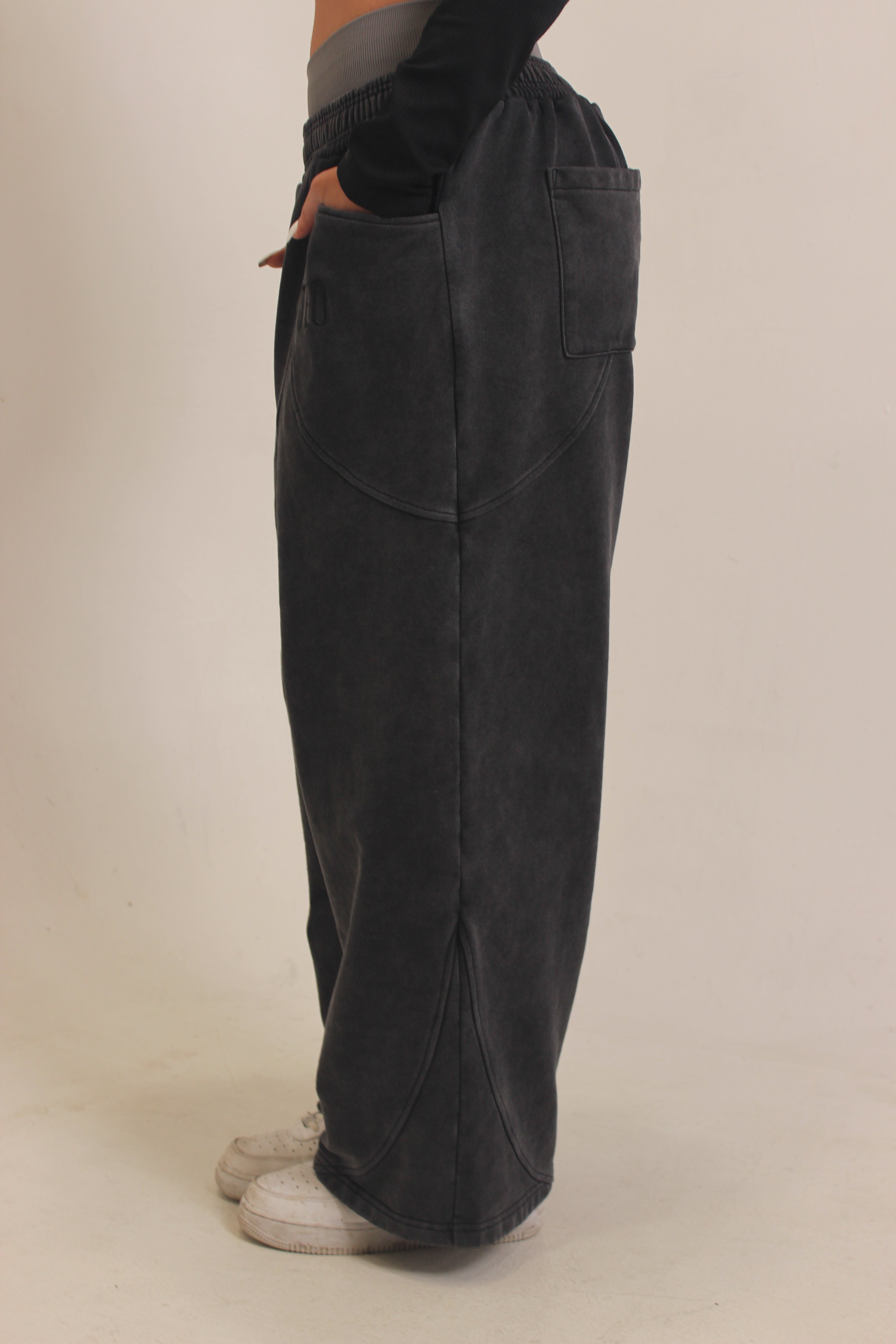 RIPPLE SWEATPANTS (CHARCOAL)